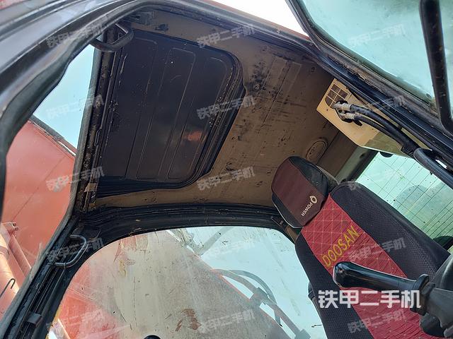 驾驶室顶部（整机外观）