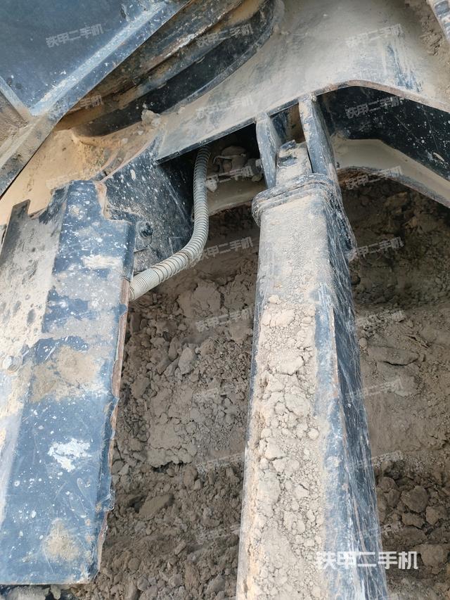 轉(zhuǎn)盤(pán)和下車架正前（工作和回轉(zhuǎn)裝置）