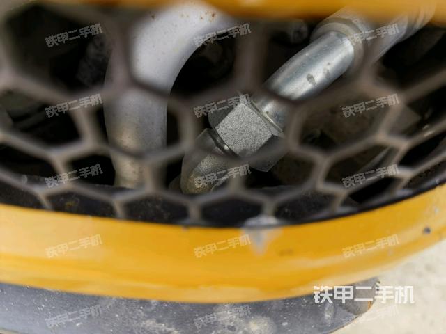 液壓泵艙室正面整體(整機(jī)外觀) 液壓泵艙室正面整體(整機(jī)外觀)