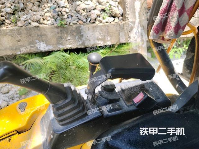 后窗玻璃角標(biāo)(駕駛室部分) 后窗玻璃角標(biāo)(駕駛室部分)