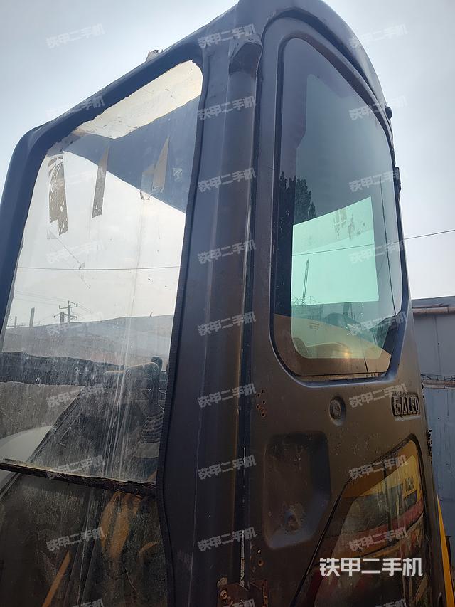 駕駛室整體（整機外觀）