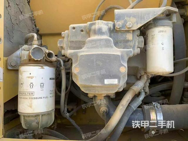 液壓泵艙室正面整體(整機外觀) 液壓泵艙室正面整體(整機外觀)