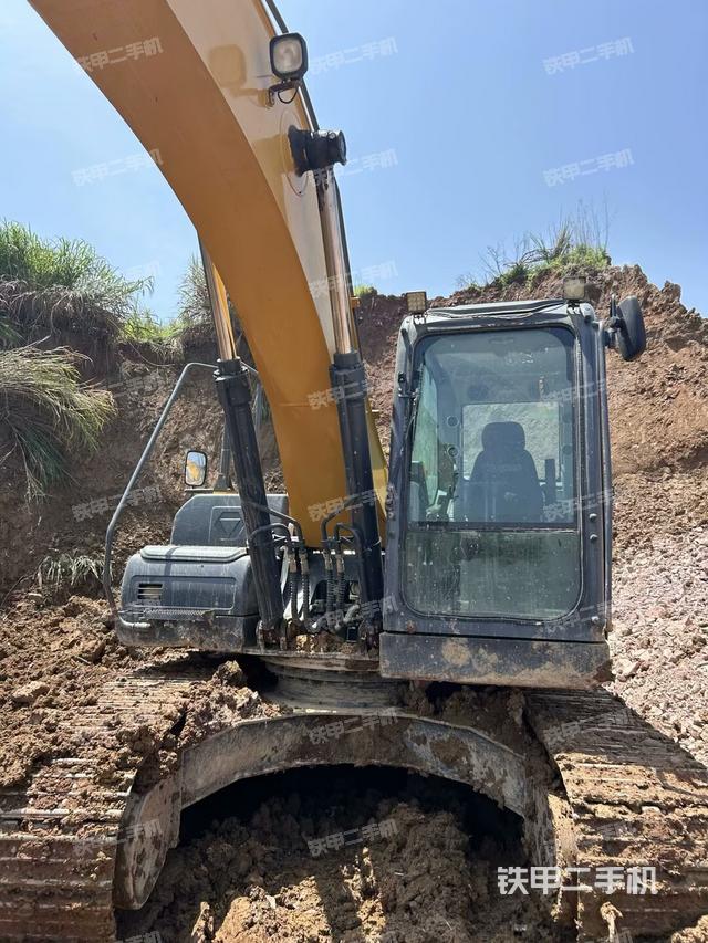 大臂油缸整體?豎拍(工作和回轉(zhuǎn)裝置) 大臂油缸整體?豎拍(工作和回轉(zhuǎn)裝置)