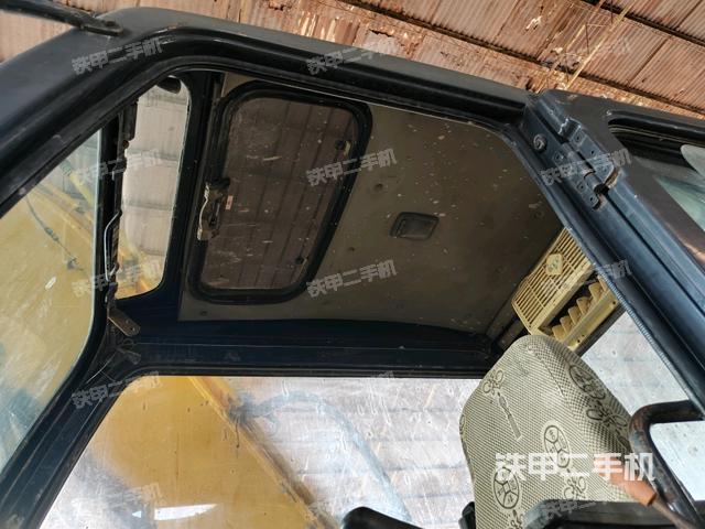 左后方玻璃角標(biāo)（駕駛室部分）