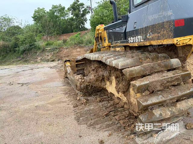 整機(jī)右側(cè)(設(shè)備外觀及核心部件) 整機(jī)右側(cè)(設(shè)備外觀及核心部件)