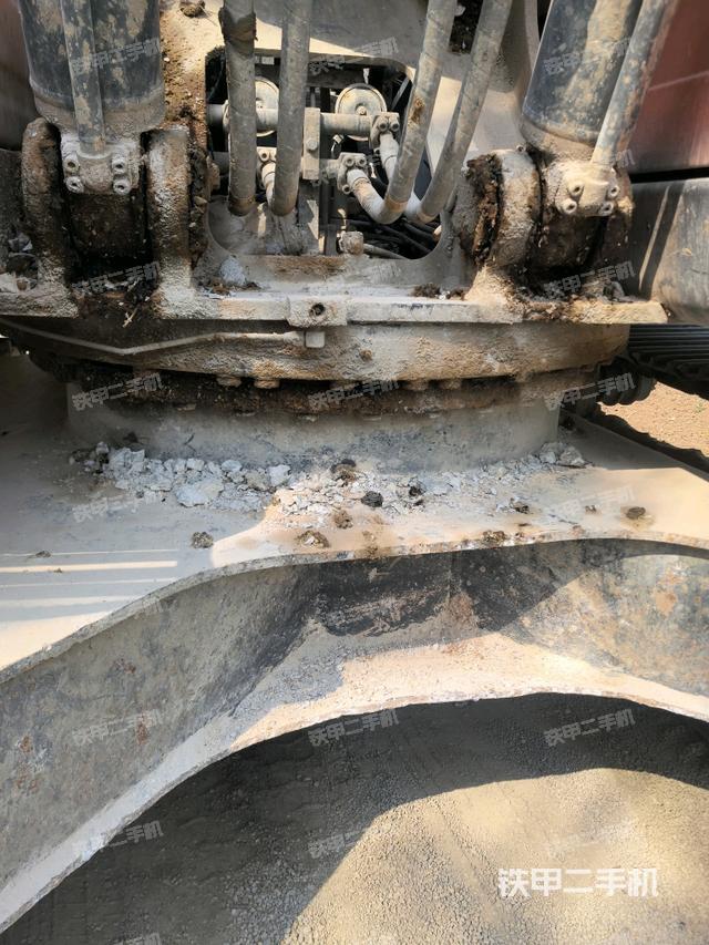 轉(zhuǎn)盤和下車架正前（工作和回轉(zhuǎn)裝置）