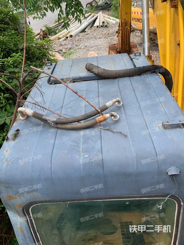 駕駛室頂部（整機外觀）