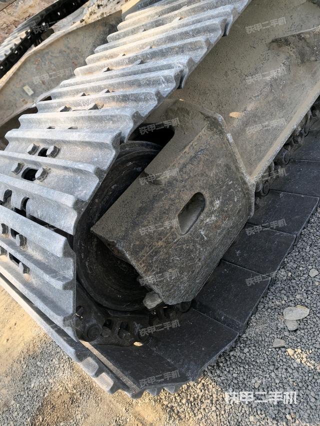 左驅(qū)動輪（行走機構(gòu)）