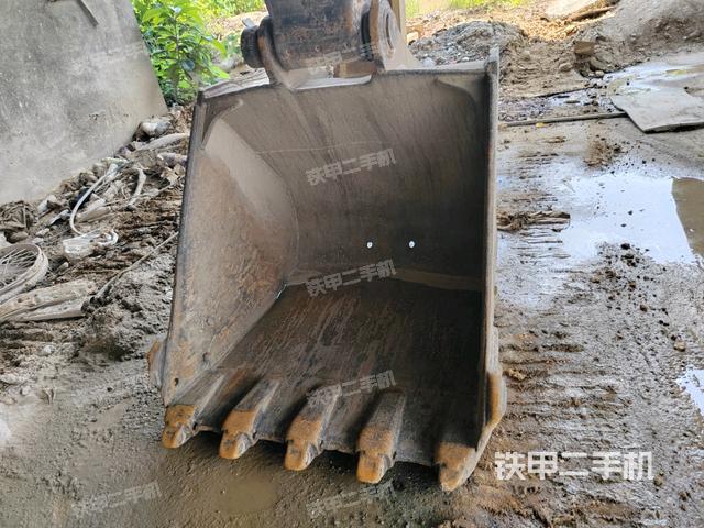 鏟斗右后整體（工作和回轉(zhuǎn)裝置）