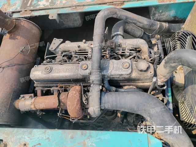 中央回轉(zhuǎn)接頭特寫(xiě)(上車(chē)部件) 中央回轉(zhuǎn)接頭特寫(xiě)(上車(chē)部件)