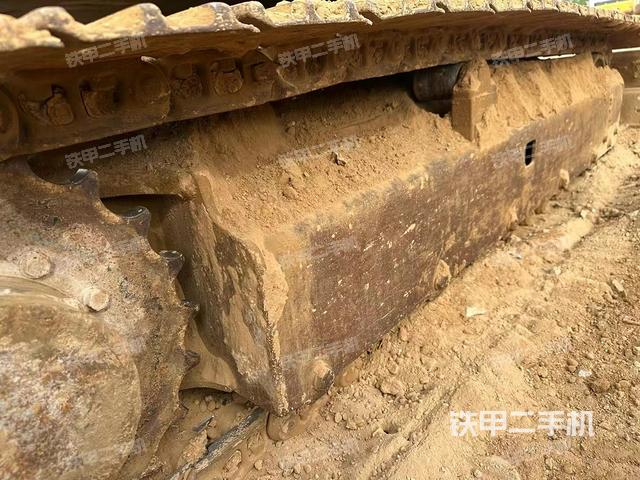 單側(cè)履帶整體(整機外觀) 單側(cè)履帶整體(整機外觀)