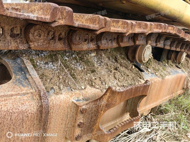 單側(cè)履帶整體(整機(jī)外觀) 單側(cè)履帶整體(整機(jī)外觀)