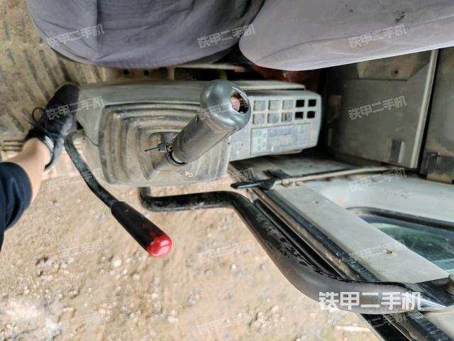 座椅右側(cè)控制臺/鑰匙門/油門/含右手柄(駕駛室部分) 座椅右側(cè)控制臺/鑰匙門/油門/含右手柄(駕駛室部分)