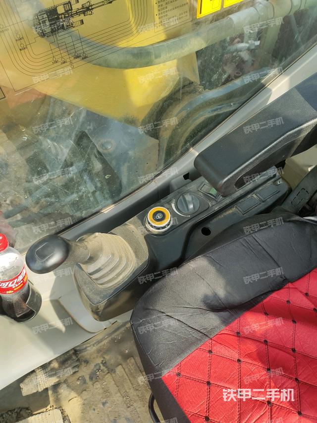 座椅右側(cè)控制臺/鑰匙門/油門/含右手柄（駕駛室部分）