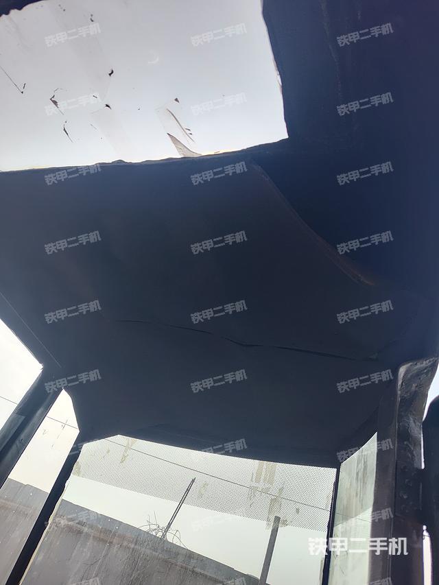 駕駛室頂部（整機外觀）