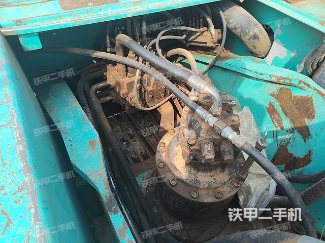 回转马达和主控阀（整机外观）