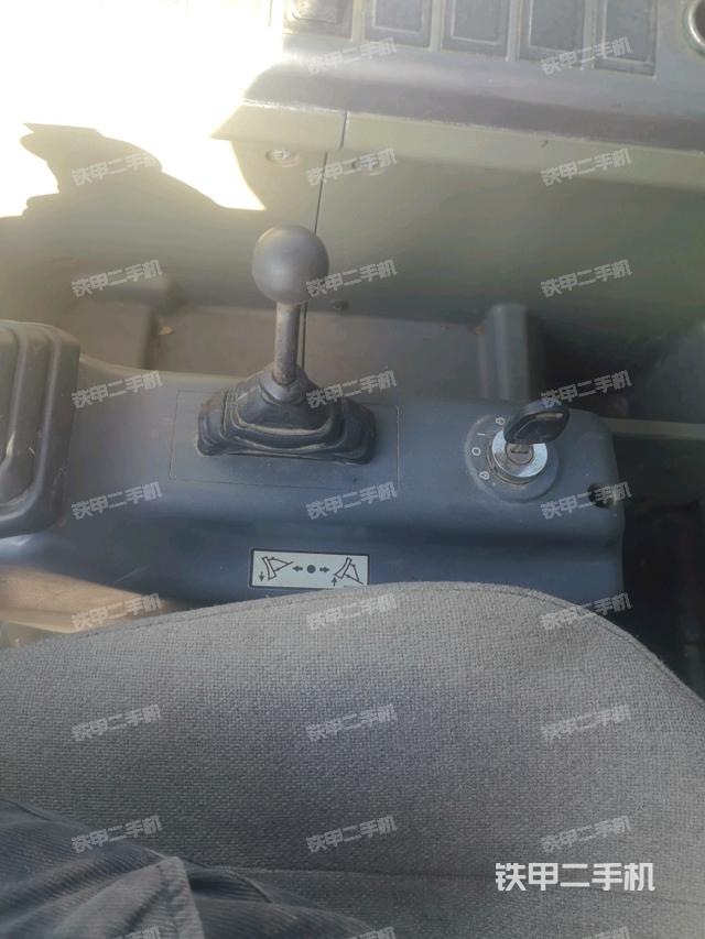 座椅右侧控制台/钥匙门/油门/含右手柄（驾驶室部分）