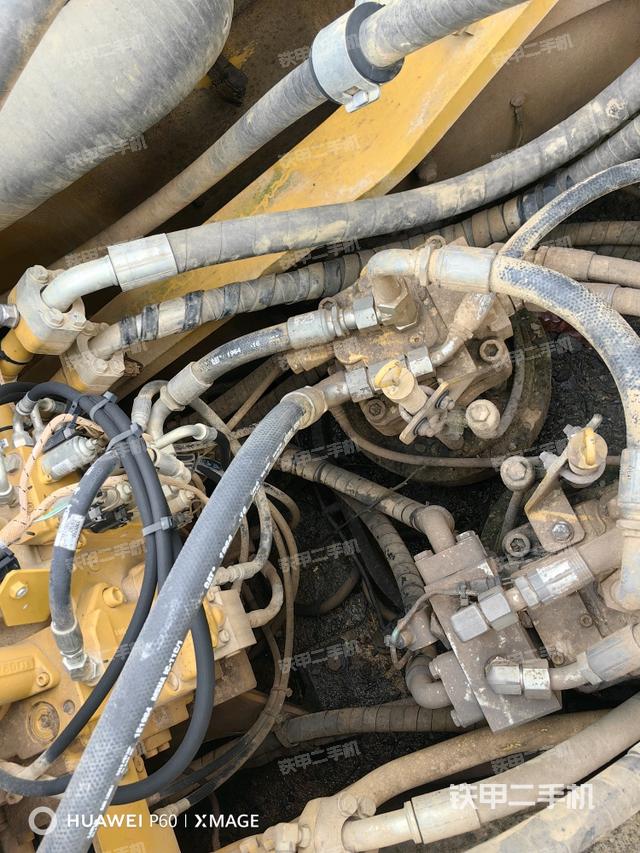 回轉(zhuǎn)馬達(dá)和主控閥(整機(jī)外觀) 回轉(zhuǎn)馬達(dá)和主控閥(整機(jī)外觀)