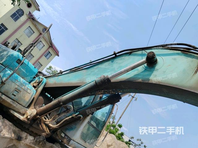 大臂根部?斜視(工作和回轉(zhuǎn)裝置) 大臂根部?斜視(工作和回轉(zhuǎn)裝置)