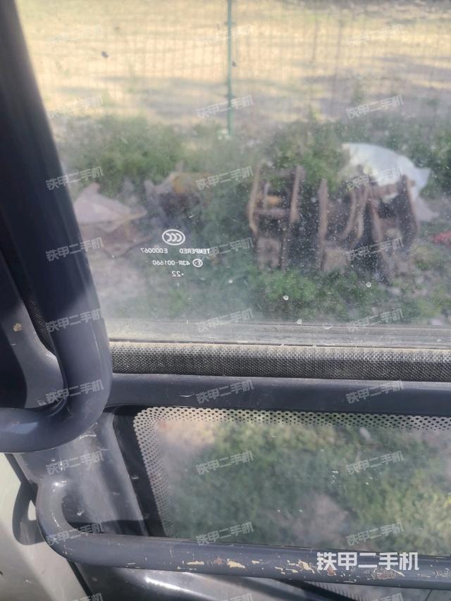 左后方玻璃角標(駕駛室部分) 左后方玻璃角標(駕駛室部分)