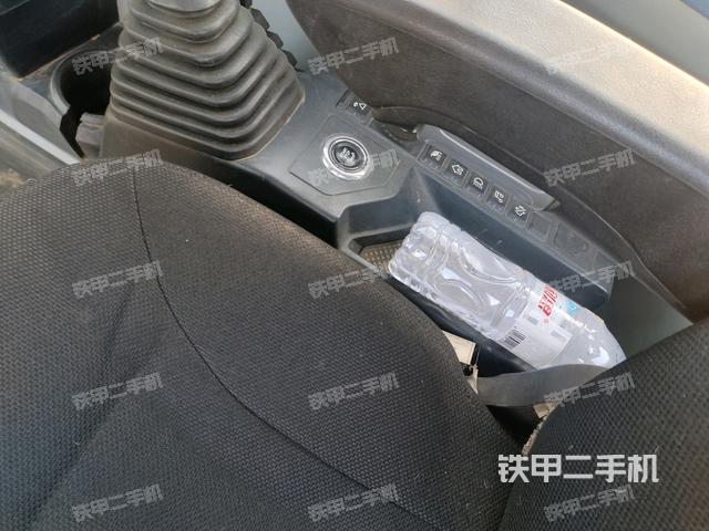 座椅右側(cè)控制臺(tái)/鑰匙門(mén)/油門(mén)/含右手柄（駕駛室部分）