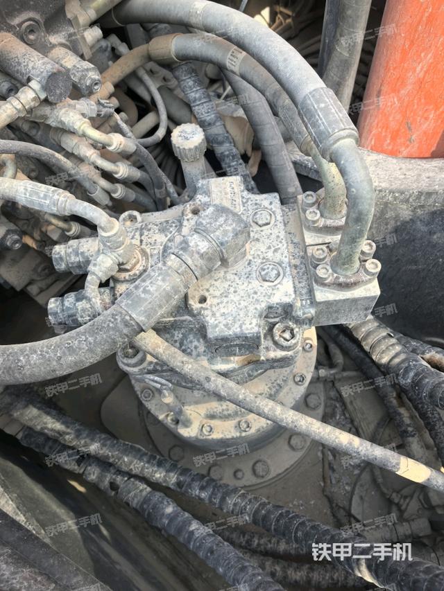 回轉(zhuǎn)馬達（上車部件）