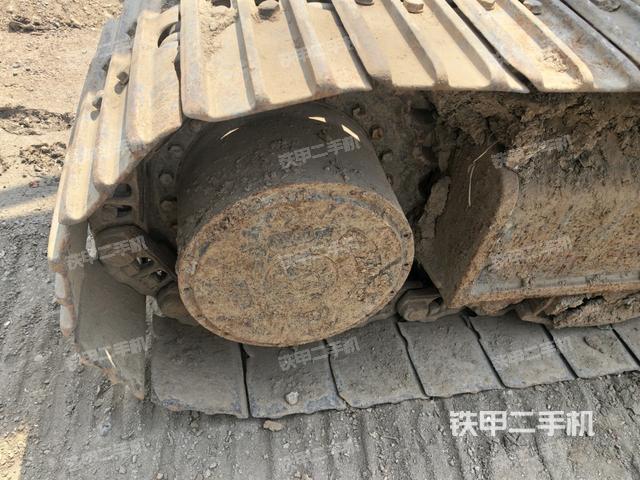 右驅(qū)動輪（行走機構(gòu)）