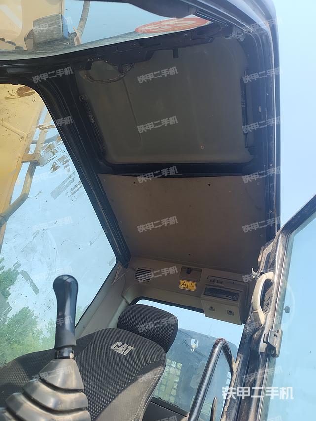 駕駛室頂部（整機外觀）