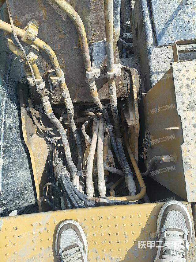 回轉(zhuǎn)馬達和主控閥（整機外觀）