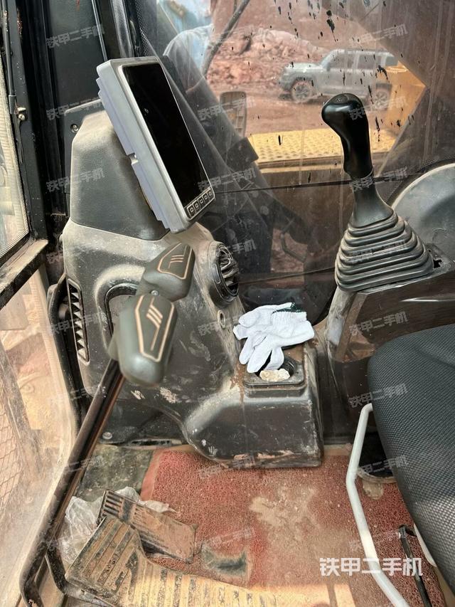 座椅左側(cè)控制臺(tái)/音響/含左手柄（駕駛室部分）