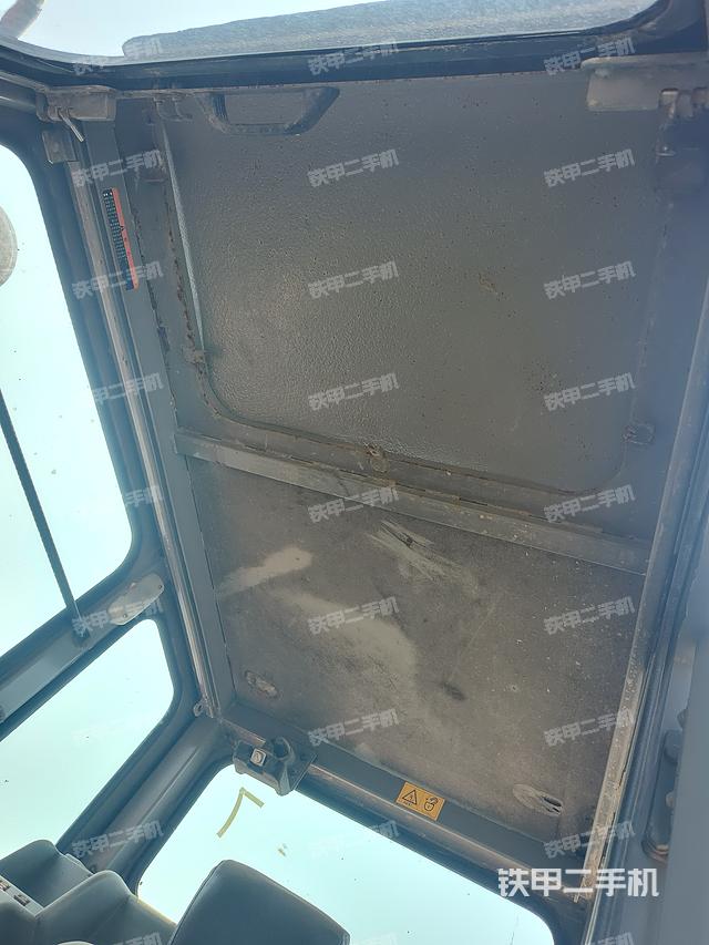 驾驶室顶部（整机外观）