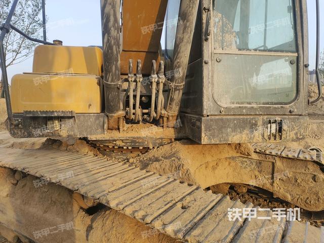 轉(zhuǎn)盤(pán)和下車(chē)架正前（工作和回轉(zhuǎn)裝置）