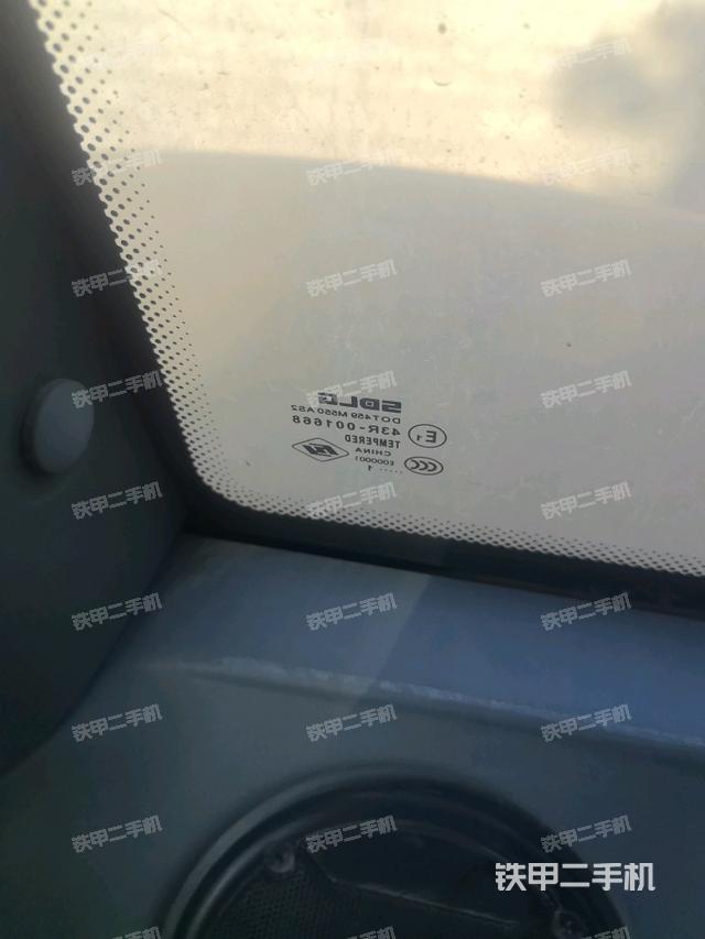 后窗玻璃角標(駕駛室部分) 后窗玻璃角標(駕駛室部分)