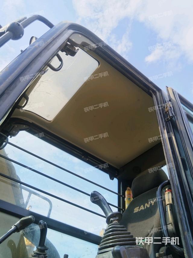 右側玻璃角標（駕駛室部分）