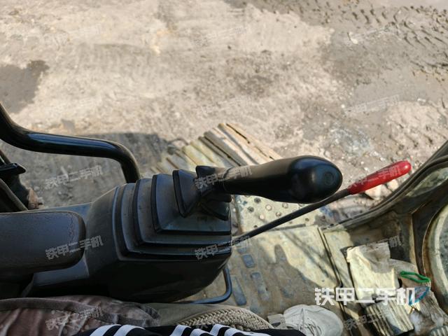 座椅左侧控制台/音响/含左手柄（驾驶室部分）