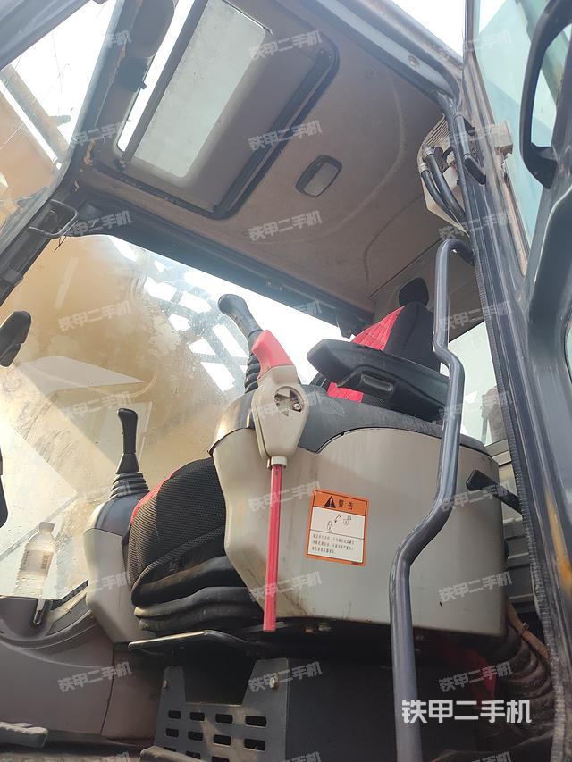 駕駛室整體(整機外觀) 駕駛室整體(整機外觀)