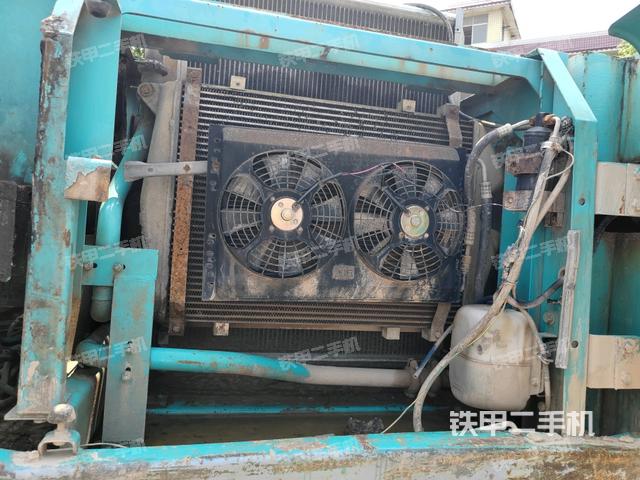 散熱器正面(大件艙室) 散熱器正面(大件艙室)