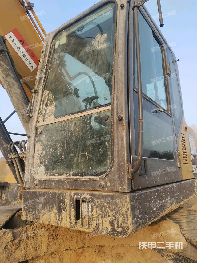 駕駛室左前45度（駕駛室部分）