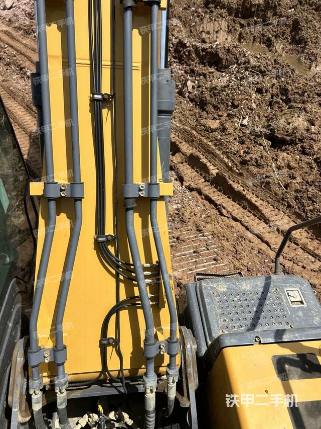 大臂根部?斜視(工作和回轉(zhuǎn)裝置) 大臂根部?斜視(工作和回轉(zhuǎn)裝置)