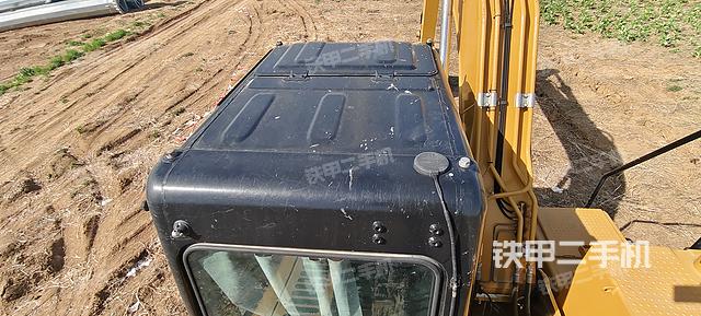 驾驶室顶部（整机外观）