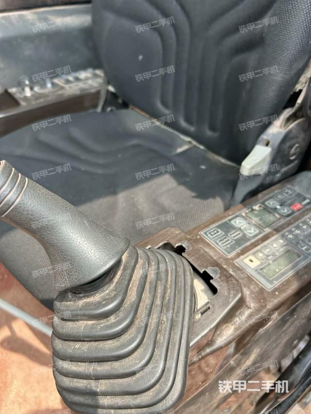 后窗玻璃角標(biāo)（駕駛室部分）