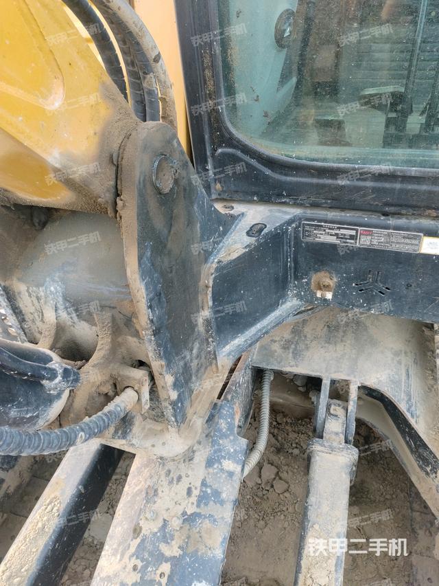 大臂根部?斜（工作和回轉(zhuǎn)裝置）