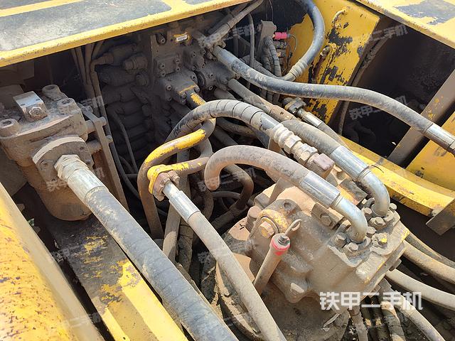 回轉(zhuǎn)馬達和主控閥（整機外觀）