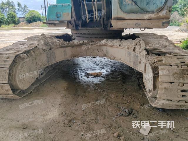 大臂根部?斜視(工作和回轉(zhuǎn)裝置) 大臂根部?斜視(工作和回轉(zhuǎn)裝置)