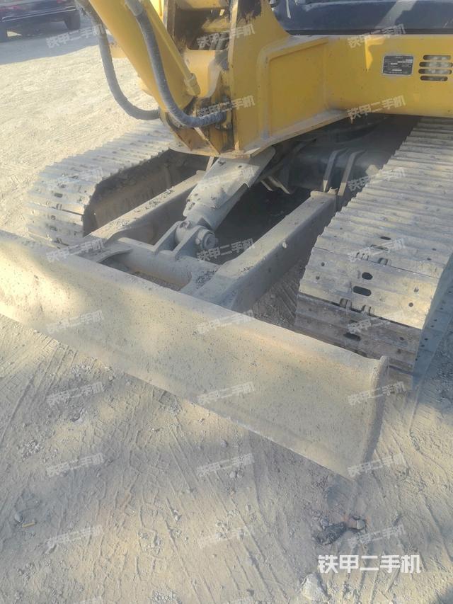 轉(zhuǎn)盤(pán)和下車(chē)架正前（工作和回轉(zhuǎn)裝置）