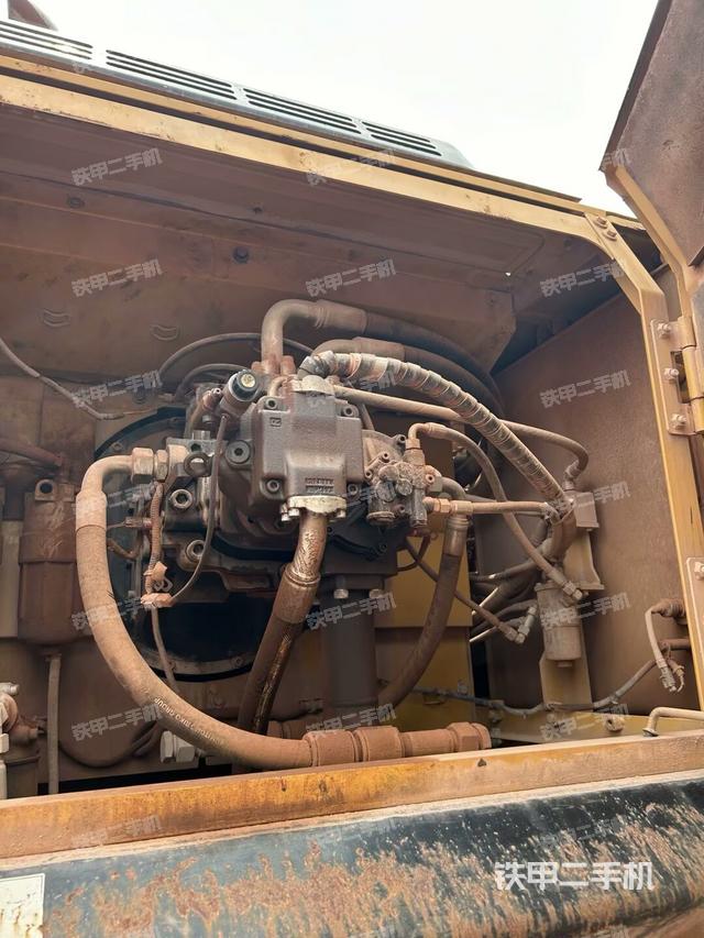 液壓泵斜45?左（大件艙室）