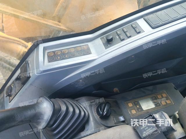 座椅右側(cè)控制臺/鑰匙門/油門/含右手柄(駕駛室部分) 座椅右側(cè)控制臺/鑰匙門/油門/含右手柄(駕駛室部分)