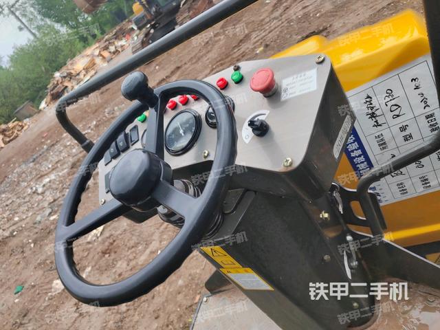 駕駛室操作臺（設備外觀及核心部件）