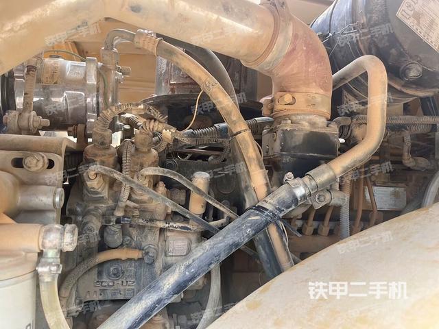 散熱器全景（壓路機(jī)發(fā)動(dòng)機(jī)艙）