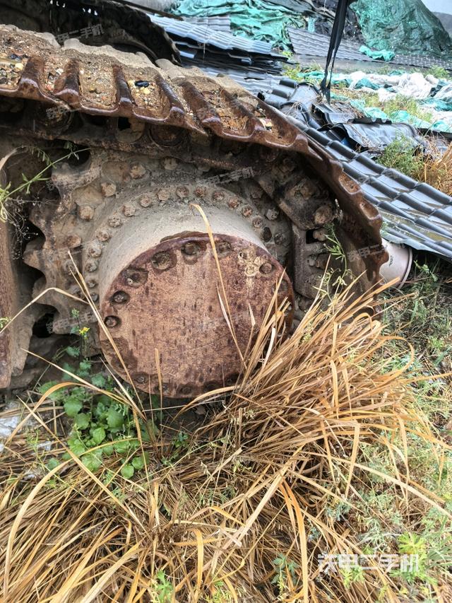 左驅(qū)動輪（行走機構(gòu)）